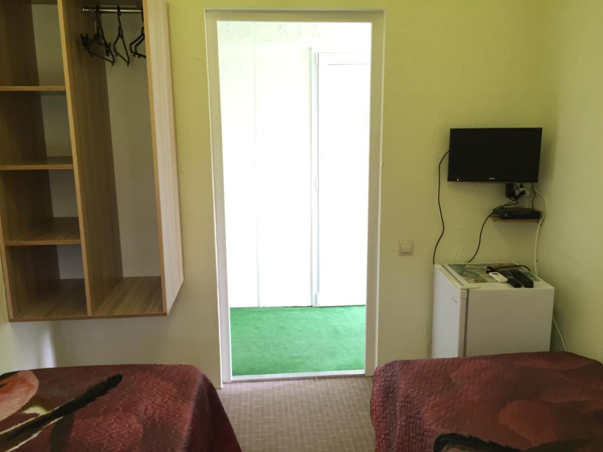 Guest House Inkit Pizunda Esterno foto